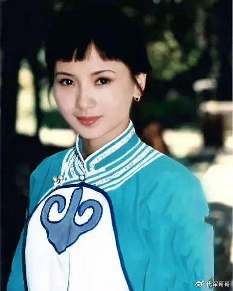 她被誉为“江南第一美人”，出道多年不接吻戏，当红时嫁给初恋很幸福 - 7
