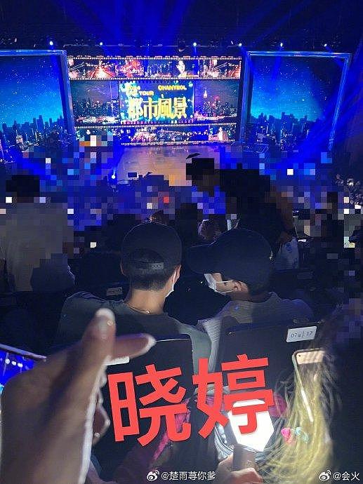 吴世勋都暻秀现身朴灿烈演唱会 - 4