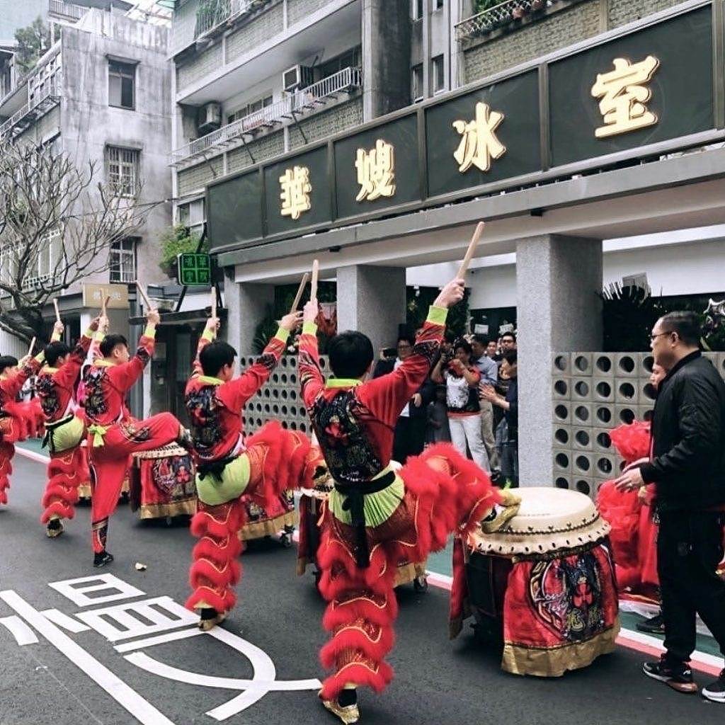 余文乐经营茶餐厅被贴欠单，招牌不复存在，疑似因亏本结业 - 3