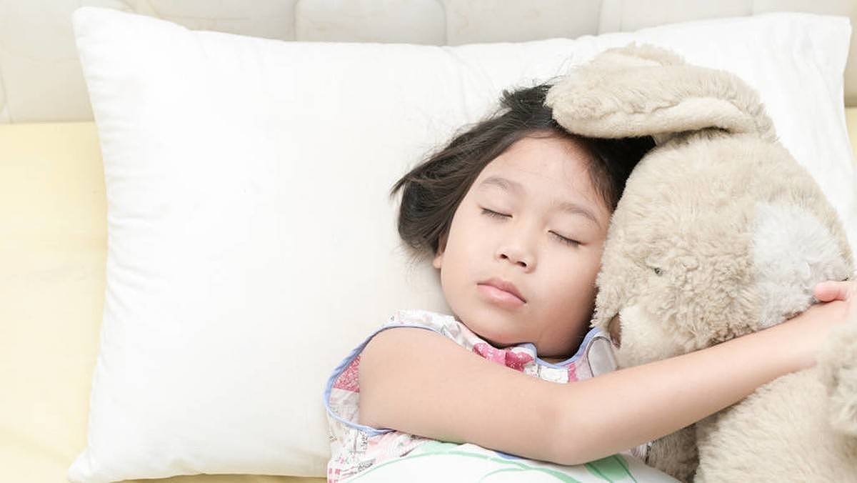 睡眠对孩子的成长至关重要，白岩松呼吁家长让娃睡够10小时引热议 - 8