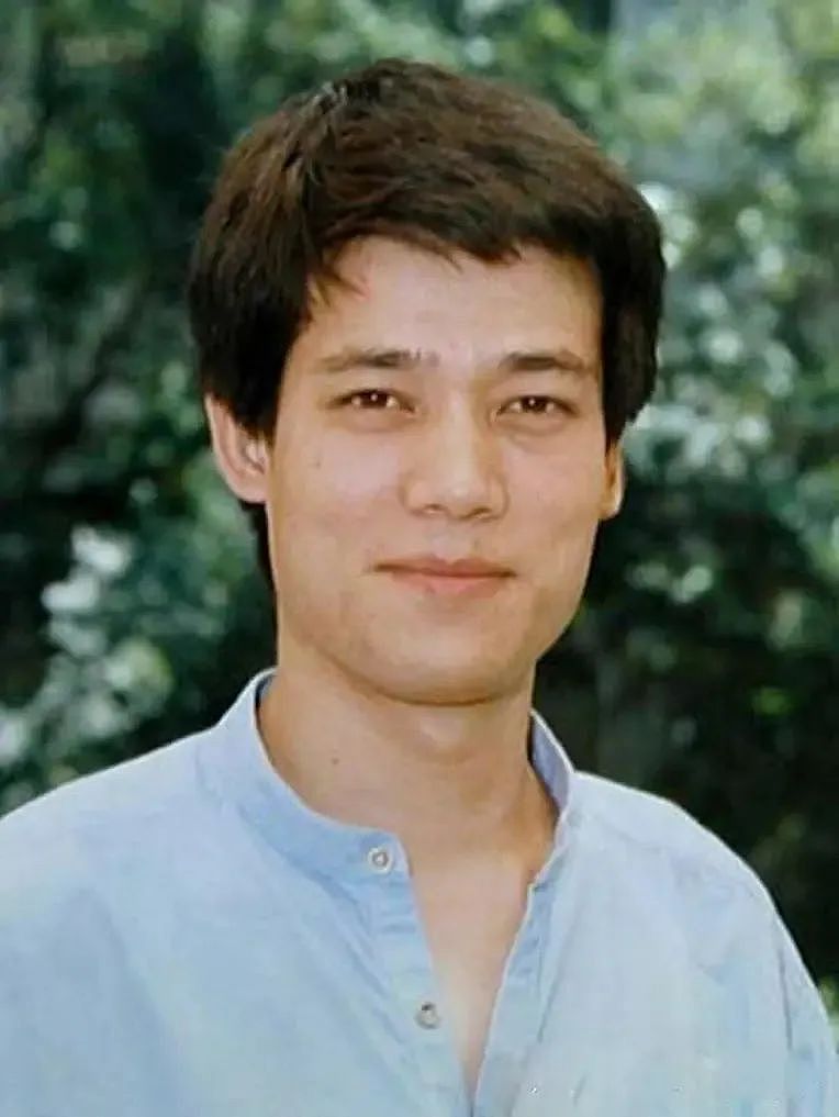 《狂飙》戏骨年轻时一个比一个帅，有人像冯绍峰，有人出道就获大奖 - 24