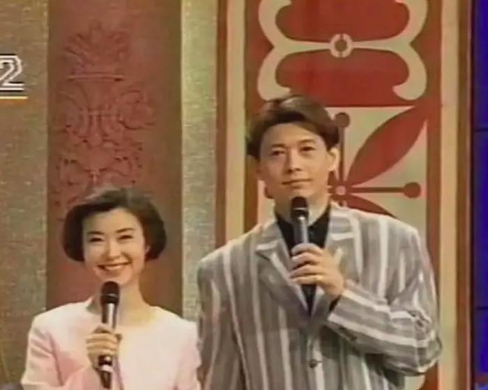 央视名嘴程前，曾与董卿同居六年，复出直播首秀与老搭档倪萍同框 - 7