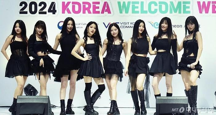 出道7年，韩国女星在直播中透露，想拿到第一笔收入，买新衣服穿 - 6