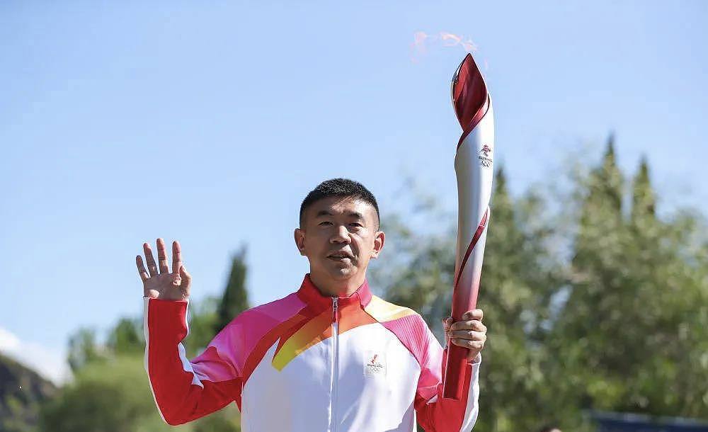击败邓亚萍、许海峰！北京冬奥中国首棒火炬手，他的成就配得上吗 - 2