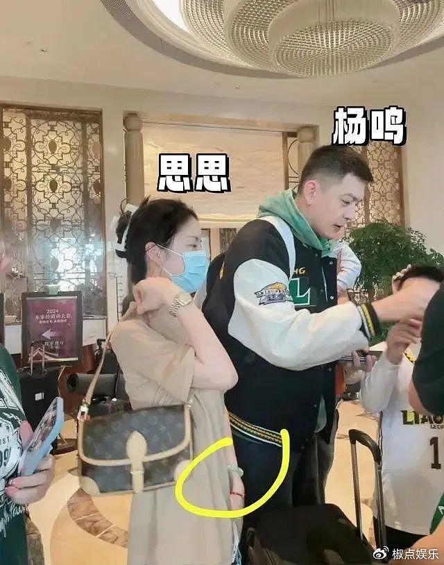 杨鸣离婚后和女儿被偶遇，10岁女儿身高一米七，女友思思博士毕业 - 11