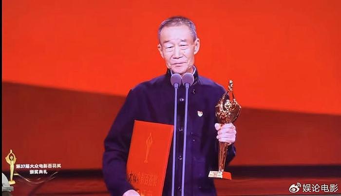 70岁李雪健凭借饰演姬昌勇夺双奖，人品见真章，拥抱每一个提名者 - 4