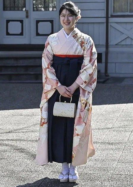 日本爱子公主大学毕业！穿樱花振袖和服年轻漂亮，像极了雅子皇后 - 4