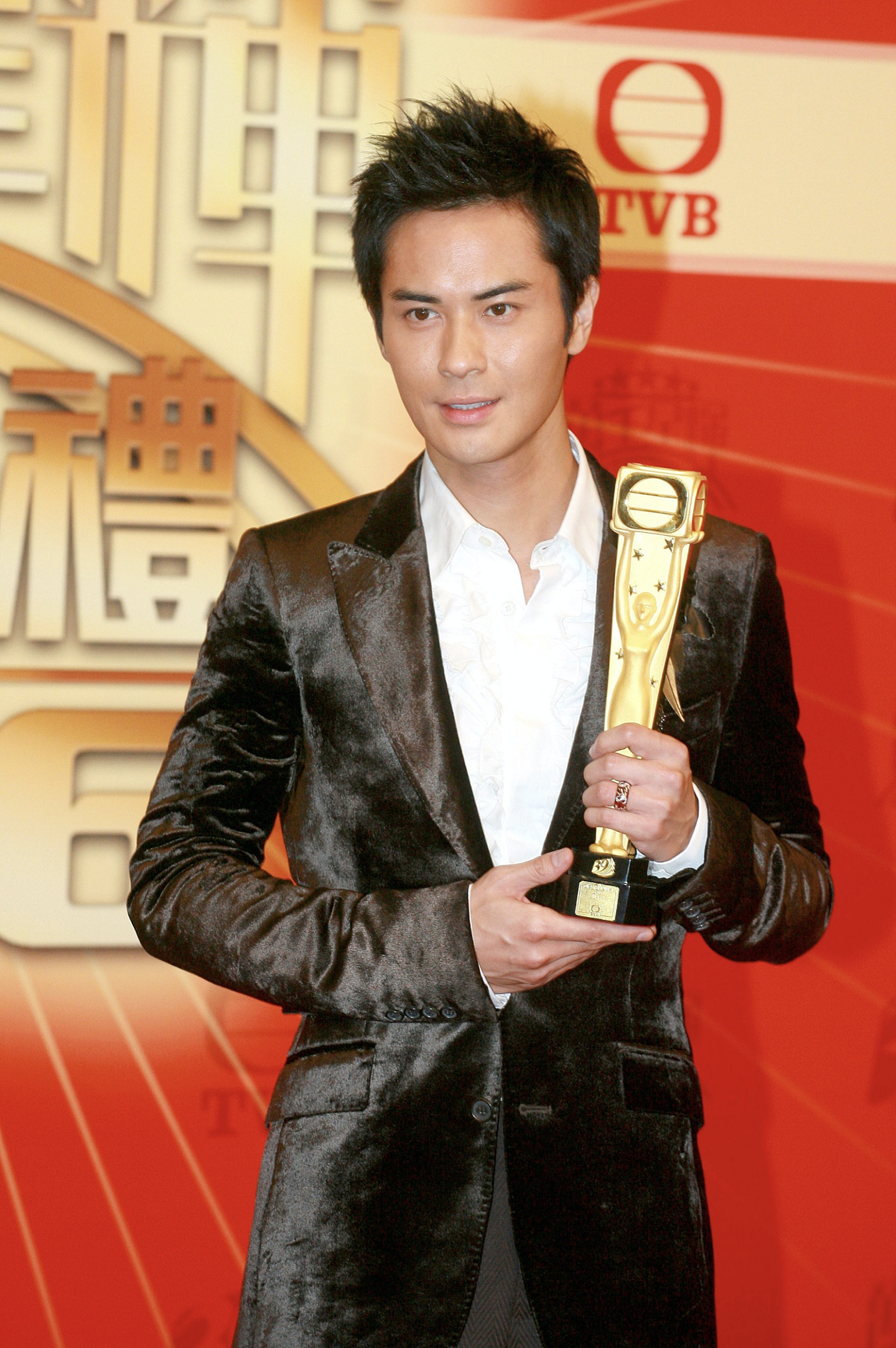 乐易玲回应TVB颁奖礼敏感问题，强调赛制公平，否认艺人续约换奖 - 2