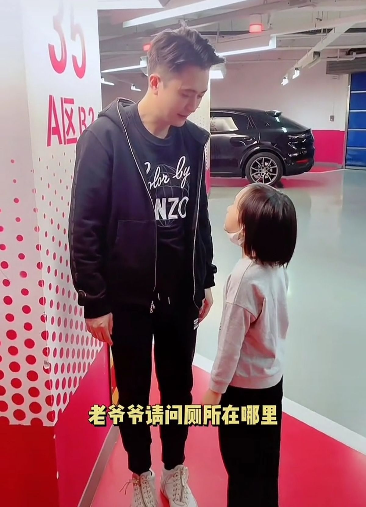 央视主持人杨帆过40岁生日，李思思邵峰送祝福，女儿身高到他腰部 - 2