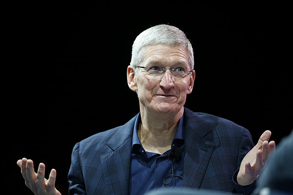 苹果手机畅销全球 CEO库克却说：不要总是刷手机！ - 1