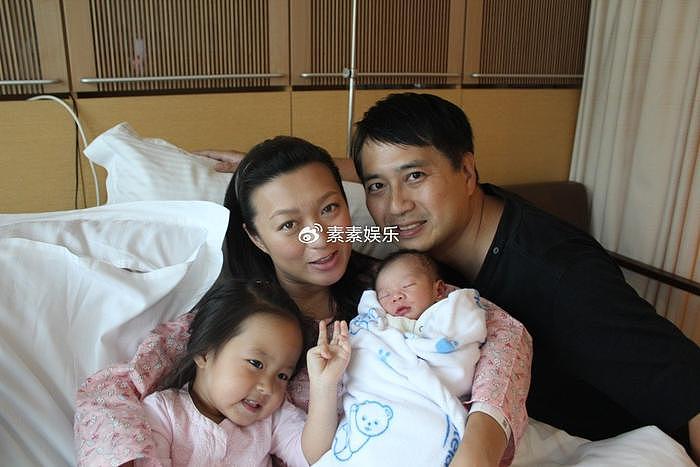 45岁姚嘉妮与60岁林祖辉离婚：结束18年婚姻，共同抚养一双儿女 - 2
