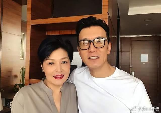 李咏遗孀哈文在日本庆祝55岁生日，背爱马仕包包，出入高档餐厅 - 13