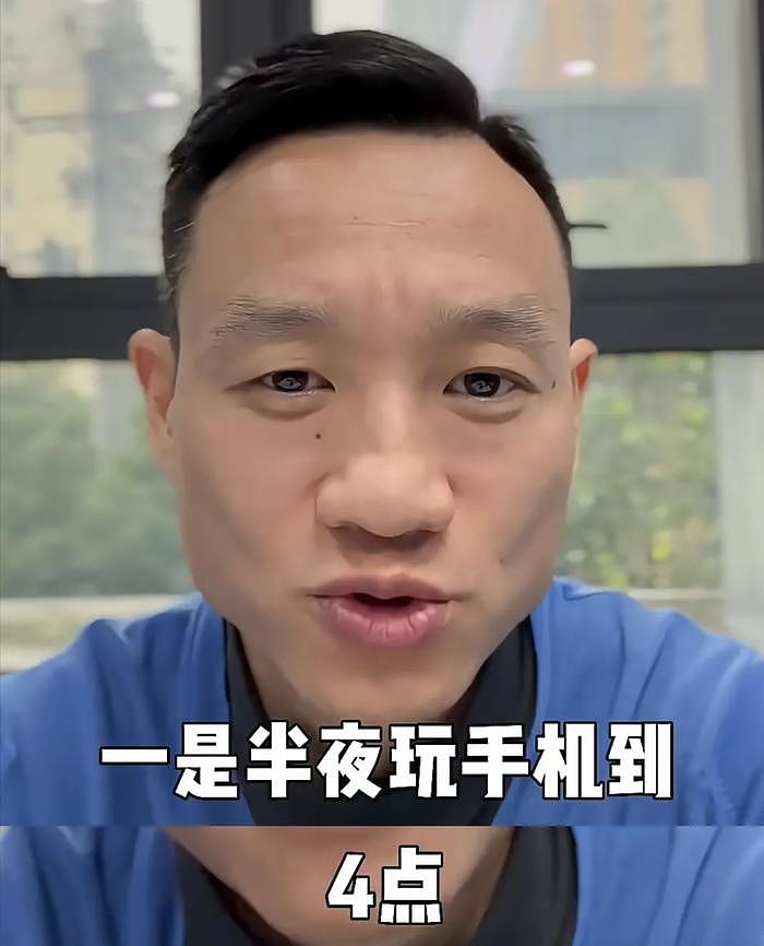 杨威体罚惹争议！杨阳洋玩手机到凌晨4点罚跑2小时，网友担心健康 - 2