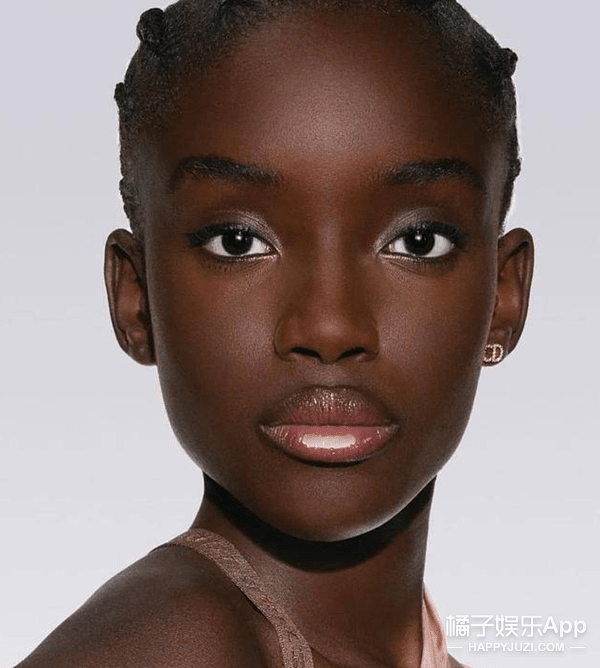 Vogue封面引争议？黑人模特“黑化”，巧克力美人成商店假人？ - 75