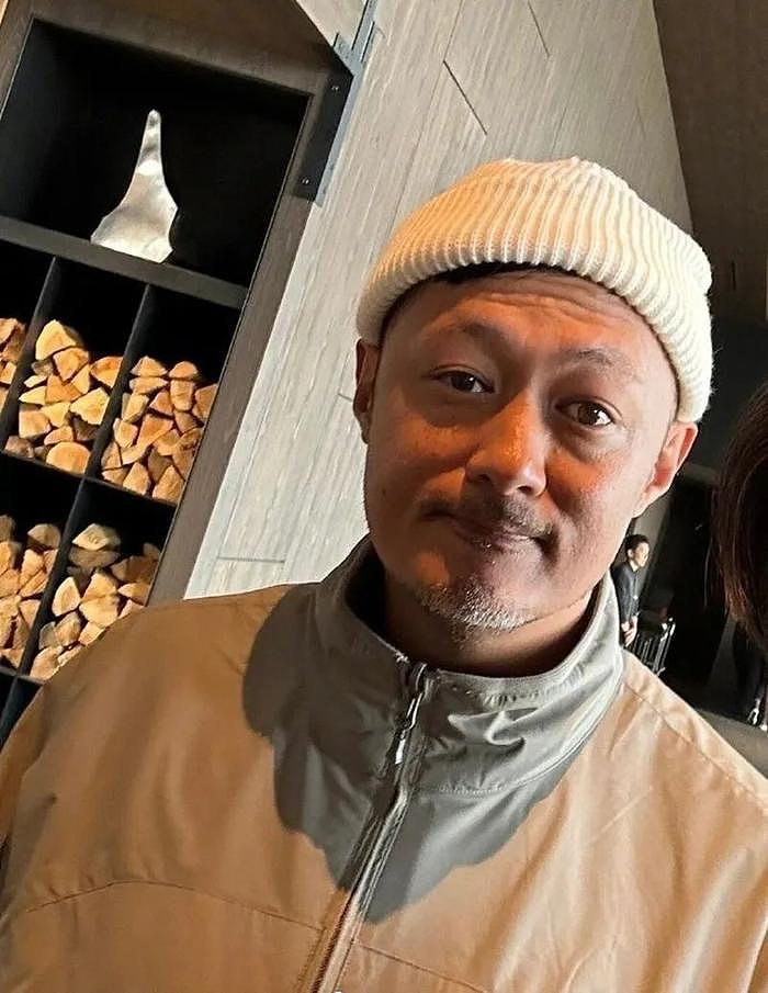 42岁港星游日本，发福显老被嘲像赵本山，多次陷立场争议疑已被封杀 - 2