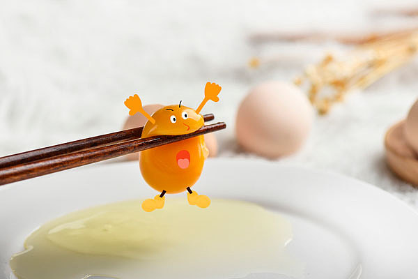 600被筷子夹住的鸡蛋（企业商用）.jpg