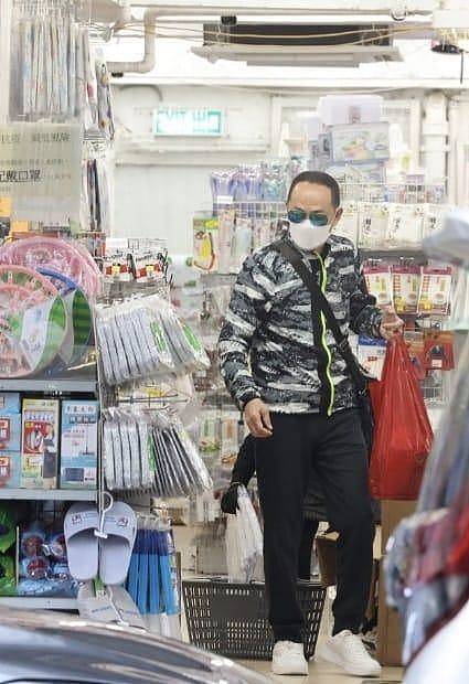 恭喜！TVB首批确诊艺人罗乐林已痊愈，商店购物被拍，称期待开工 - 2