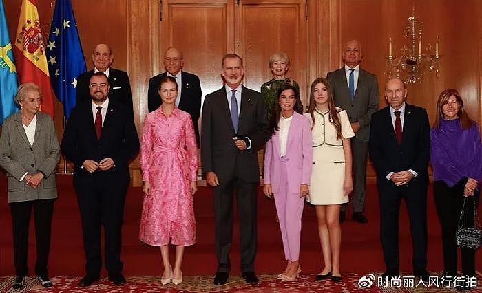 西班牙国王一家庆祝复活节！大公主与莱后穿母女装，与妈妈一样美 - 7