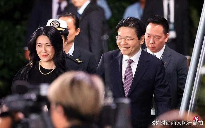 新加坡新任总理夫人因高颜值上热搜！黑裙配金链太美，堪比女明星 - 6