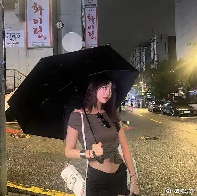 汪峰女儿小苹果好漂亮：韩国露脐装曝光，身高178颜值逆天引热议 - 4