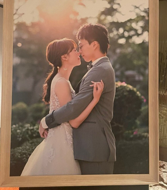 TVB男艺人吴业坤举办婚礼迎娶日本女友 一对新人甜蜜嘴对嘴亲吻 - 3