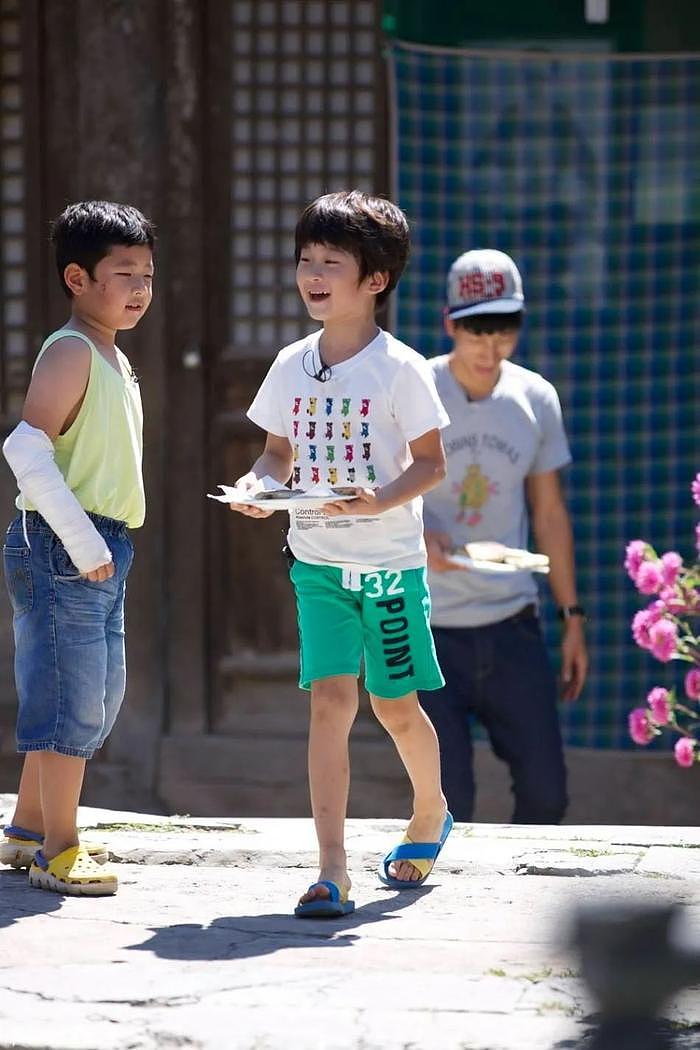 《爸哪》小男孩都长大了：有人成小帅哥，有人当演员，有人成学霸 - 3