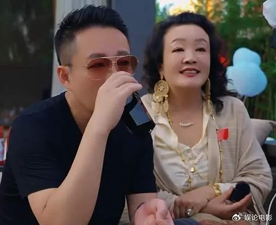 张兰夸儿媳马筱梅漂亮像赫本，儿媳表示也给婆婆买同款，母女装 - 4