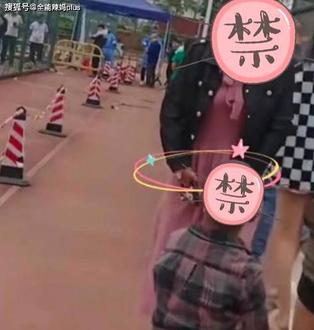 5岁娃核酸排队时，一头钻进女生裙子里：是娃太小还是家长无知？ - 6