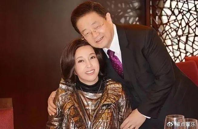 曝73岁刘晓庆和第四任老公离婚，目前交8个男友，疑因欠债3000w - 12