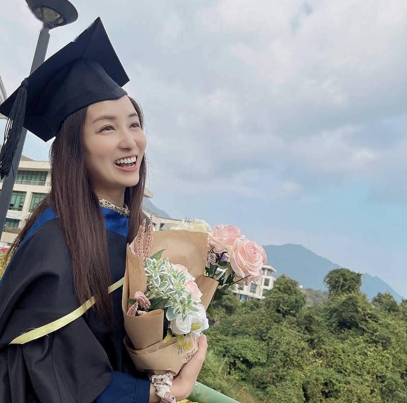 恭喜！TVB著名女星以40岁高龄拿到硕士学位，冻龄模样获赞 - 6