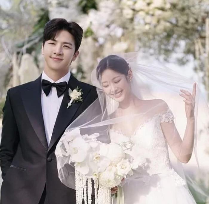 5月26日当天，韩国娱乐圈内，有四对情侣举行了婚礼 - 5