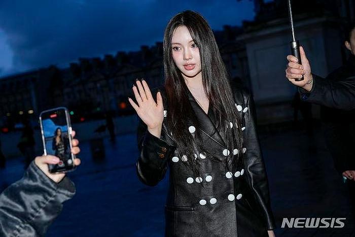 韩国知名女星，回归前受伤，行程暂时暂停，网友们留言表示关心 - 4