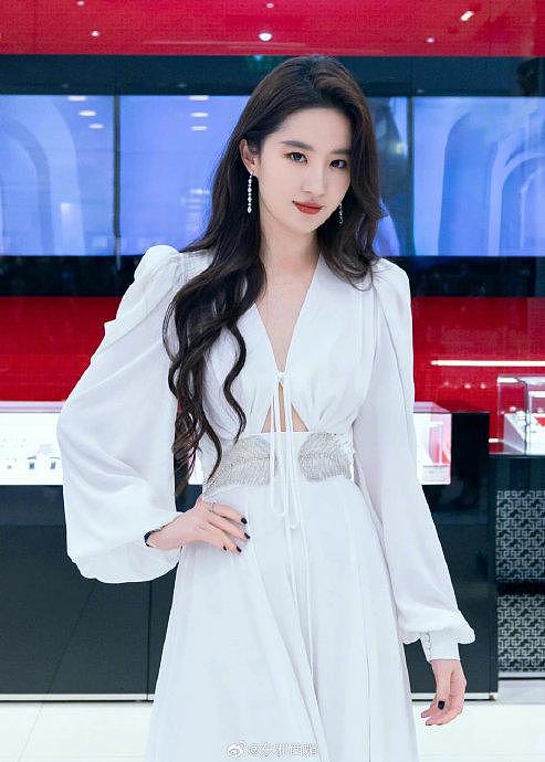 新年晒照的刘亦菲好仙看看穿白裙的天仙 - 3