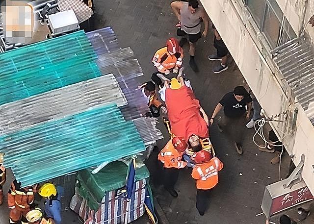 黄渤倪妮剧组突发意外，升降台从高空坍塌8人受伤，现场画面曝光 - 11