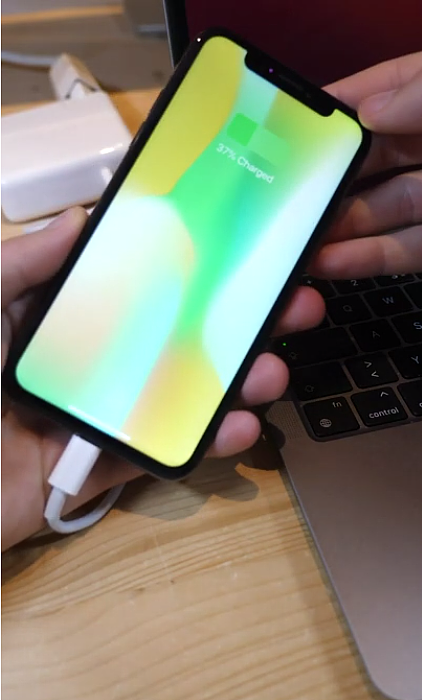 全球首台USB-C接口iPhone亮相：苹果C94连接器逆向打造！ - 2