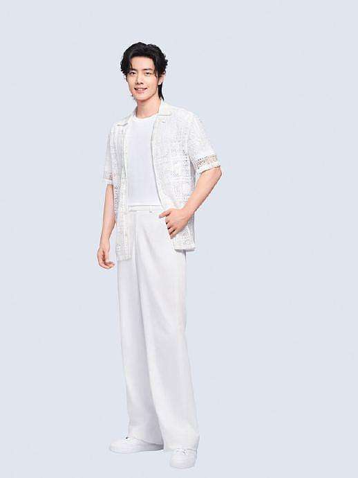 看到@X玖少年团肖战DAYTOY 最新520短片，被他的透视蕾丝衬衫造型惊艳了！ - 1
