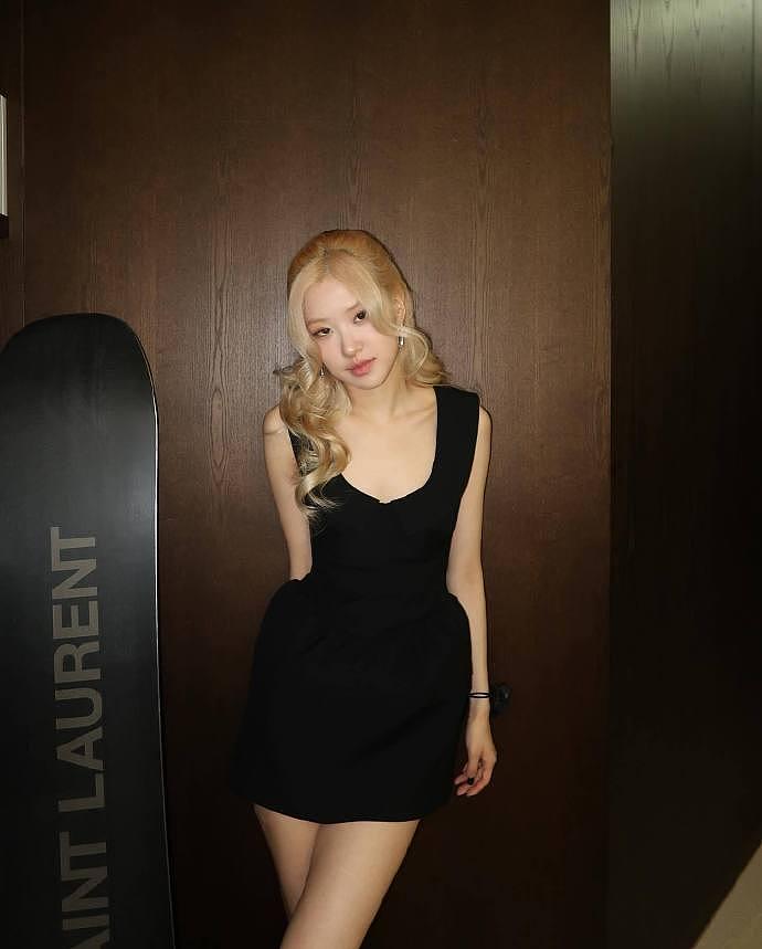 BLACKPINK ROSÉ出席活动，韩网友称她的外貌变了，和以前不太一样 - 9