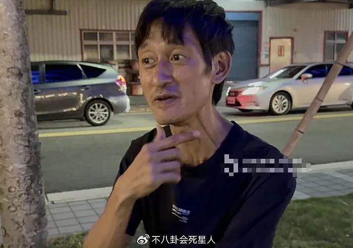 46岁台湾男星跪求工作，母亲自杀不认尸，网友劝他来大陆找出路 - 1