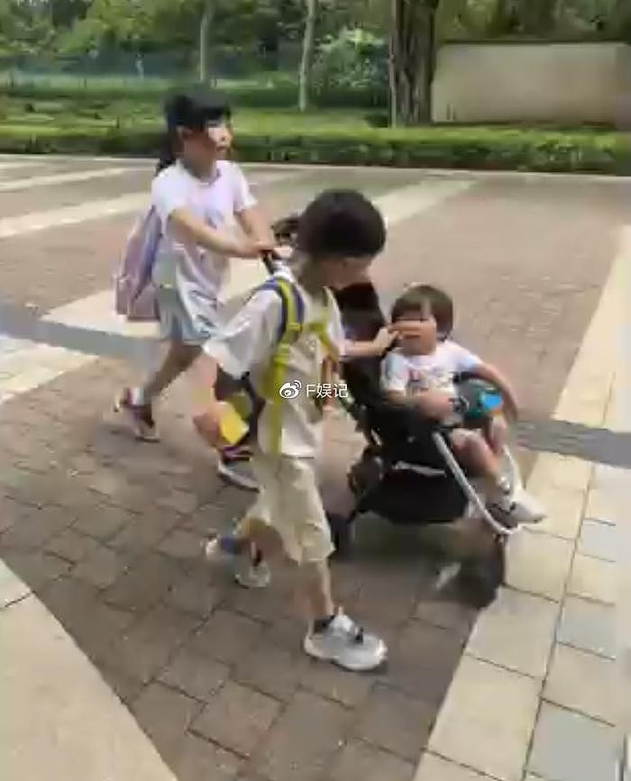 张颖康进组拍戏前抽时间陪家人 夫妻俩带着子女去游乐场开心游玩 - 4