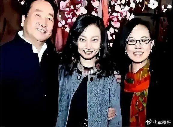 父亲是著名相声演员，却坚决不让她进娱乐圈，如今45岁仍然未婚 - 24