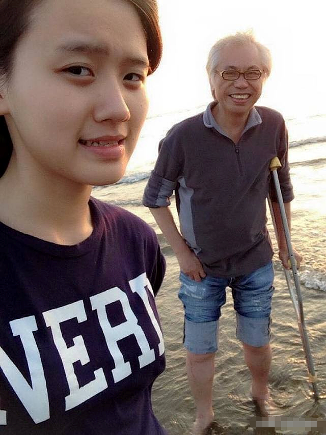66岁李坤城被曝病危后回应，直言身体健康，想与26岁女友天长地久 - 2