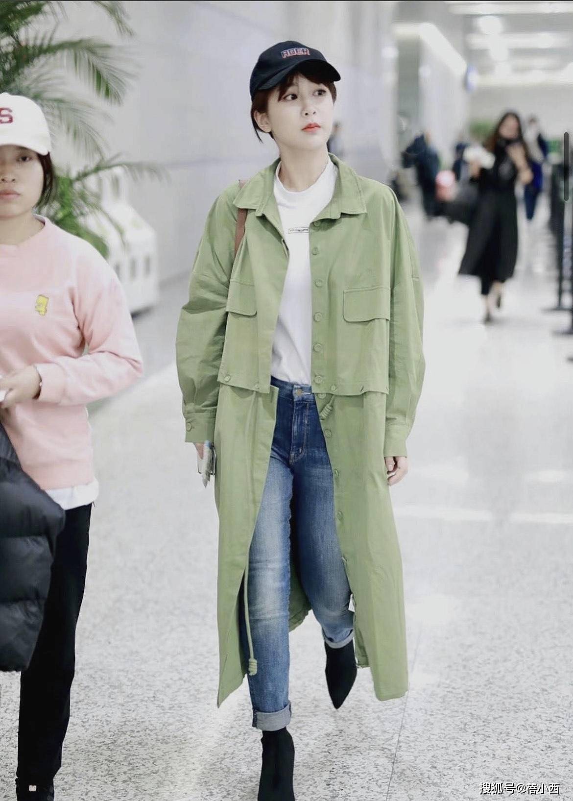 杨紫的造型师又成功了，军绿色风衣配牛仔裤，让她看上去洋气太多 - 3