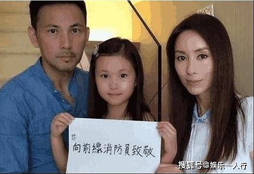 郭可盈在香港的豪宅，女儿这么小就给她买钢琴，很注重孩子的教育 - 3