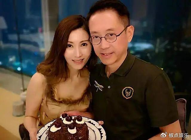 54岁李嘉欣与富婆同场庆生！颜值不输佘诗曼，坐老公怀里太甜蜜 - 10