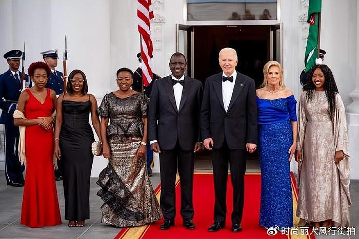 拜登为肯尼亚总统夫妇举行国宴！夫人露肩蓝裙很艳，奥巴马也来了 - 2