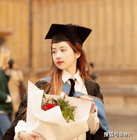 中国女孩年级第一牛津毕业，却被骂是“学术媛”，天才少女有何错？ - 40