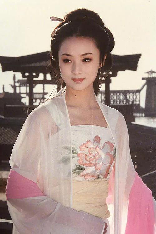 温婉大气，眉眼如画，这12位绝色古典美人，长在了中国人的审美上 - 17