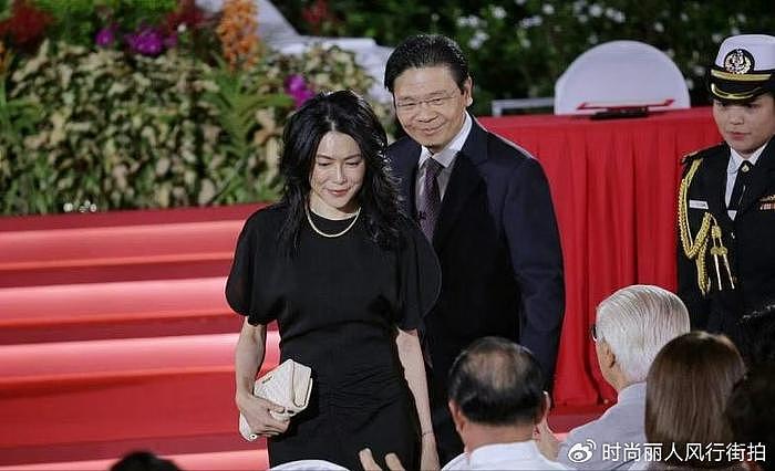 新加坡新任总理夫人因高颜值上热搜！黑裙配金链太美，堪比女明星 - 5