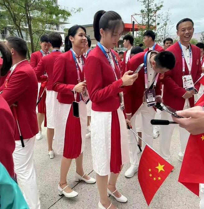 对阵美国，2人被蔡斌弃用，女排底牌曝光，朱婷露笑容，郎平驰援 - 2