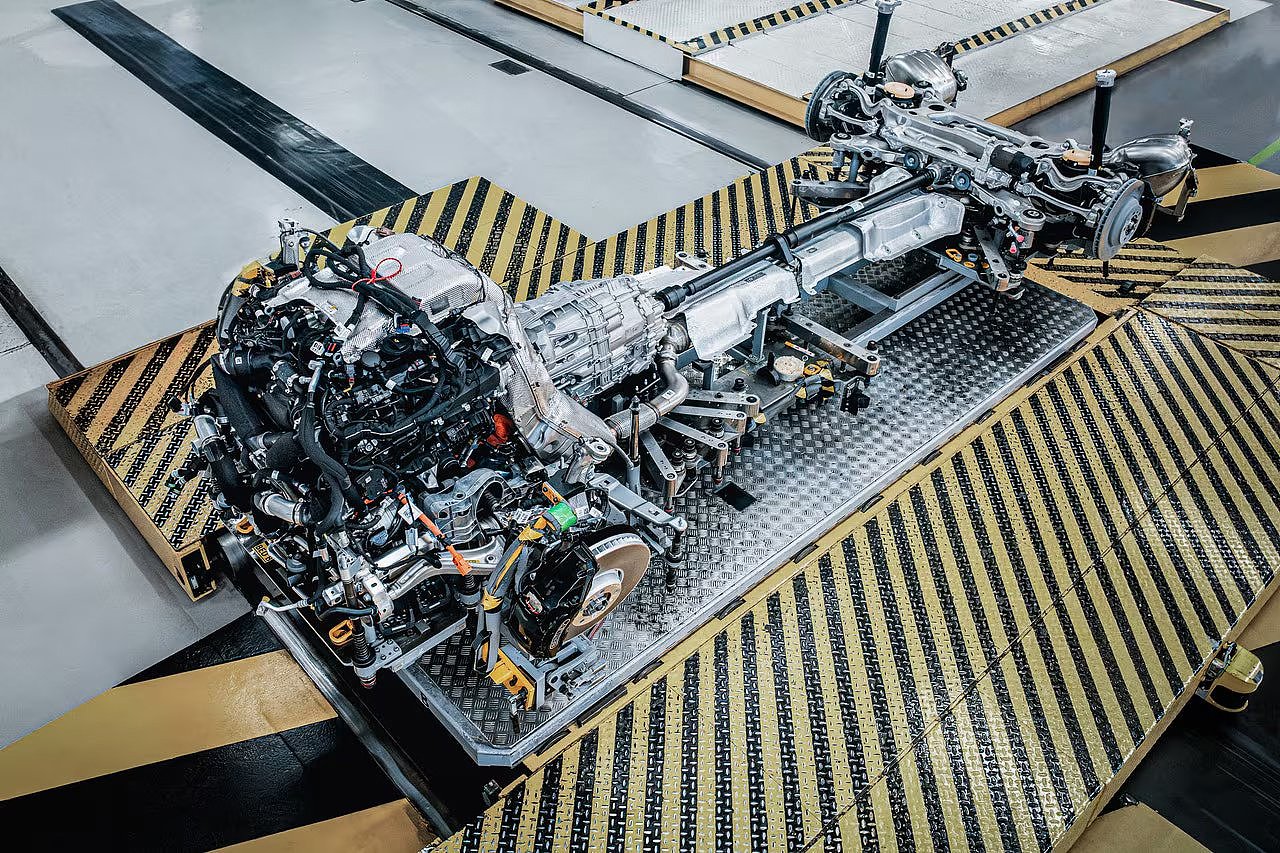 宾利推出全新 V8 插混系统，综合功率超 750 马力 - 1
